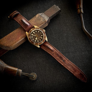 Cognac Hornback with Tudor